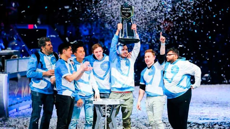 The Cloud9 North American team lift the ELEAGUE Major trophy after their win.