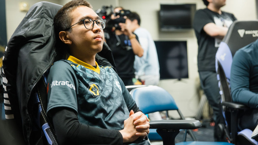 Danny in Evil Geniuses jersey before LCS finals.