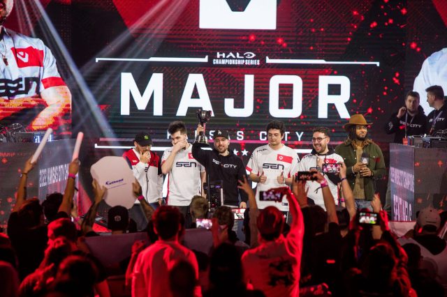 Photo of Sentinels winning a Halo Major