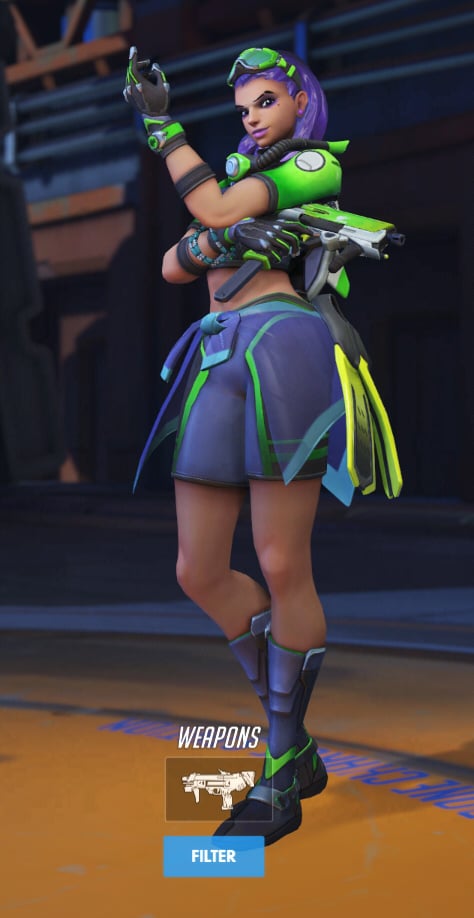 Sombra wears a diving-inspired skin.