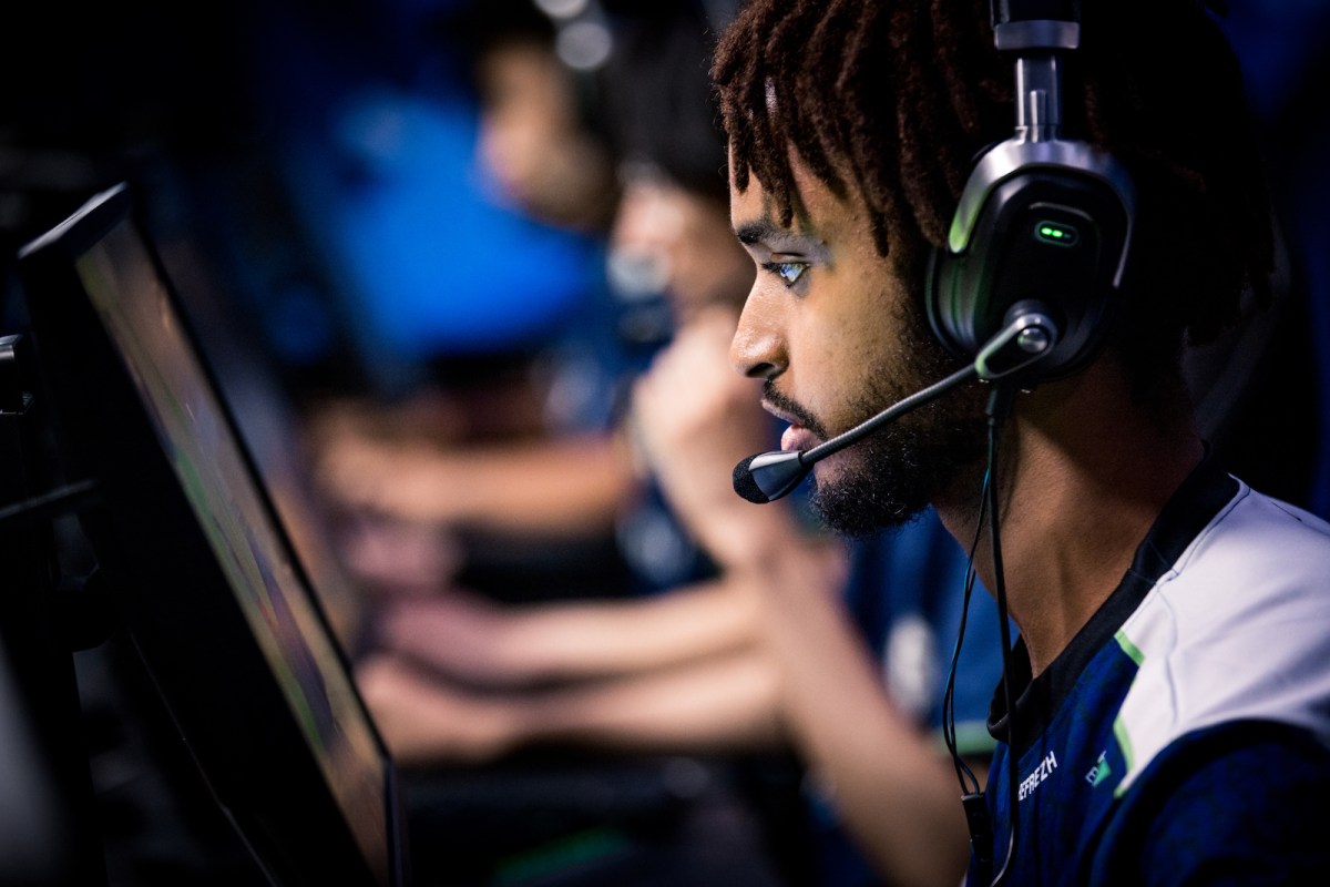 Evil Geniuses player Refrezh on stage in the early games of IEM Dallas 2023.