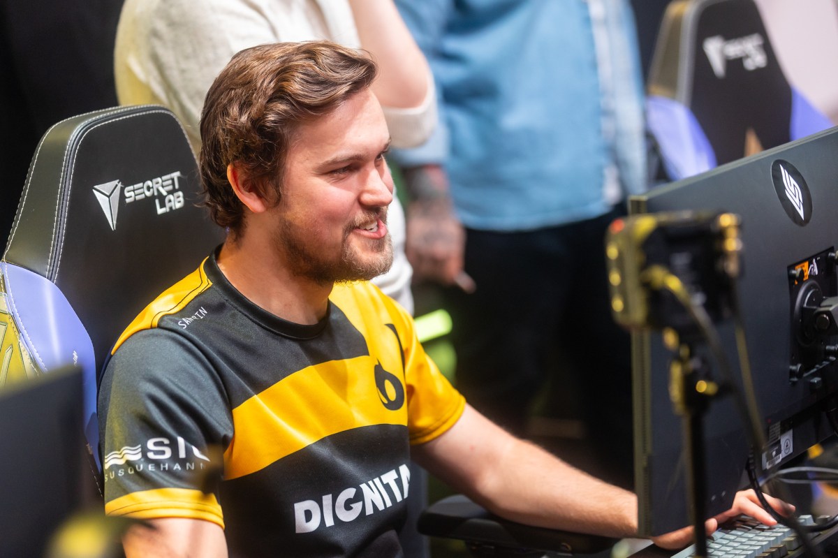 A photo of Dignitas' jungler Santorin preparing for a match in the 2023 LCS Summer Split.