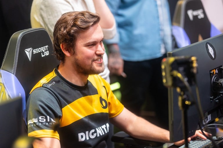 A photo of Dignitas' jungler Santorin preparing for a match in the 2023 LCS Summer Split.