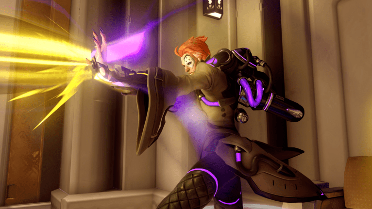 Moira using her Coalescence Support to heal her teammates in Overwatch 2