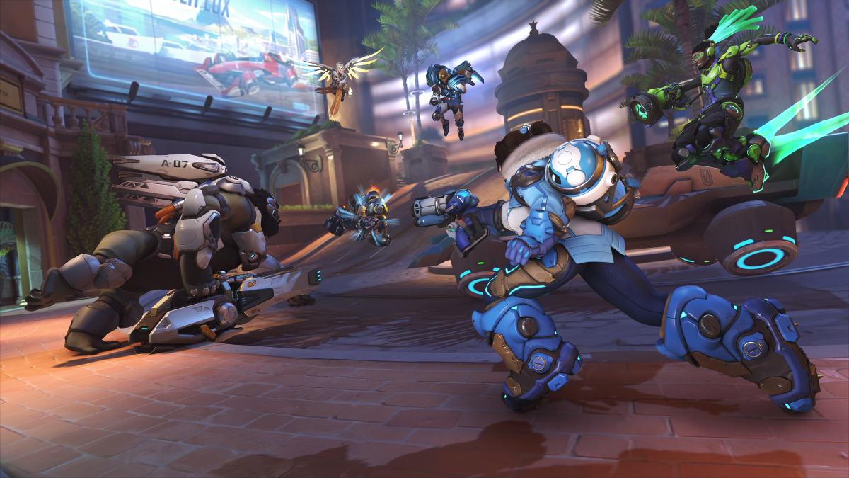 A team fight on the second point of the payload map Circuit Royal.