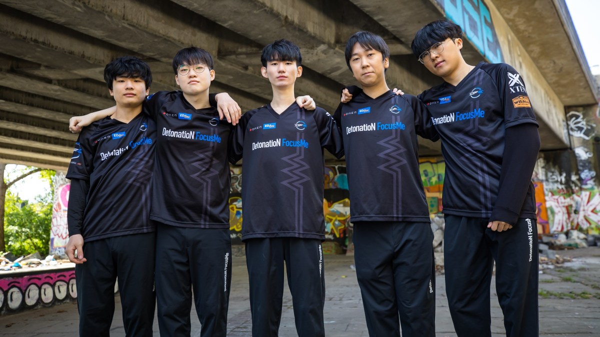 DetonatioN FocusMe posing for a picture in London ahead of MSI 2023.