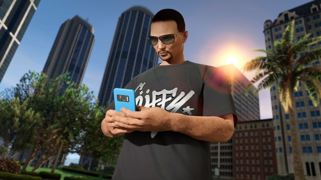 A GTA Online player on their phone