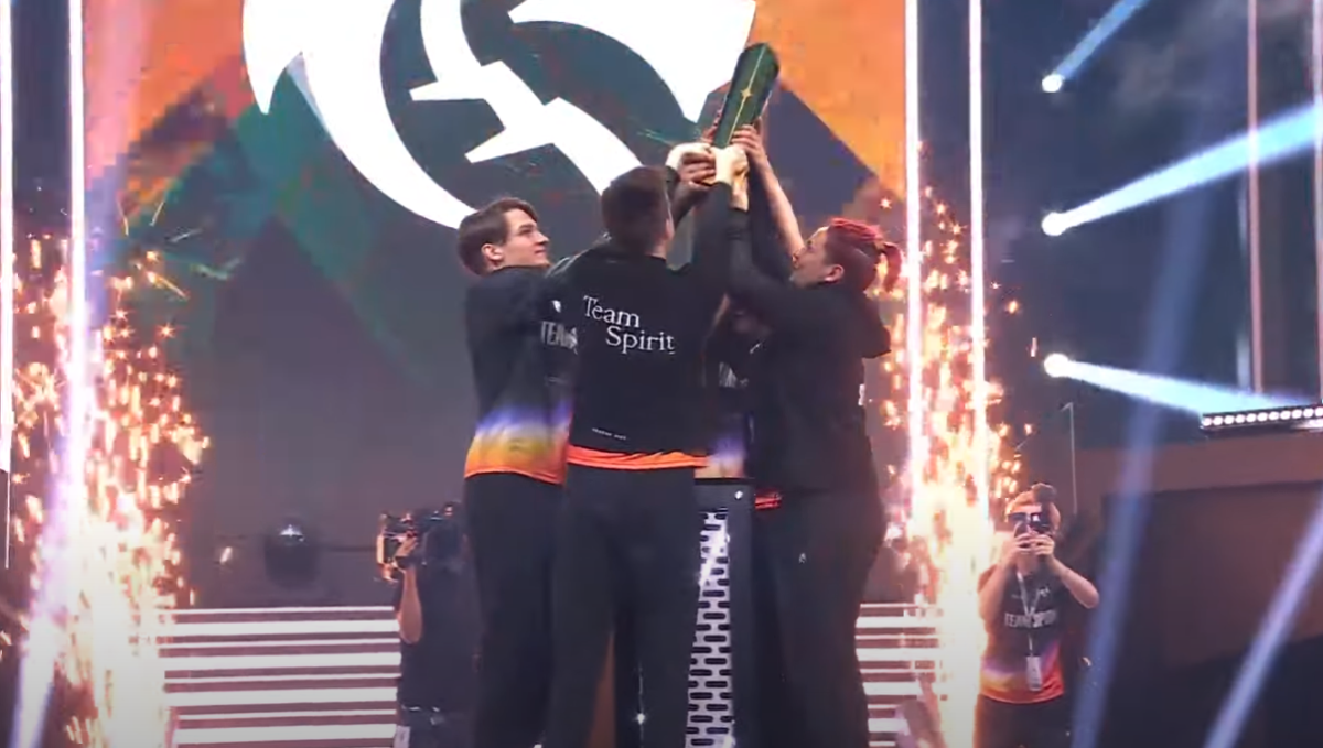 Team Spirit lifting the Dota 2 trophy at Riyadh Masters 2023.