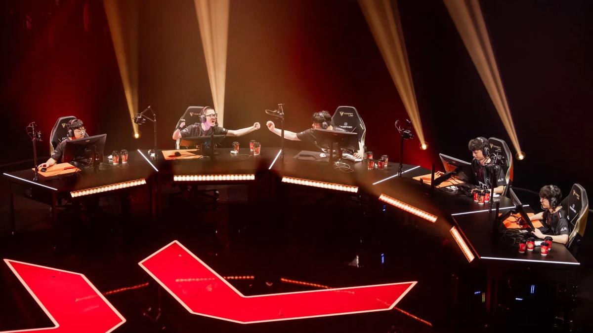 EDward Gaming competes at VALORANT Champions 2023