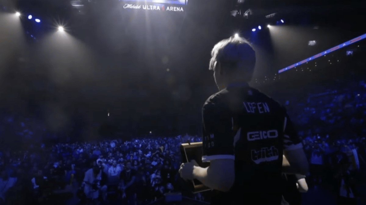 Leffen looking out at the Evo 2023 crowd after winning Guilty Gear.