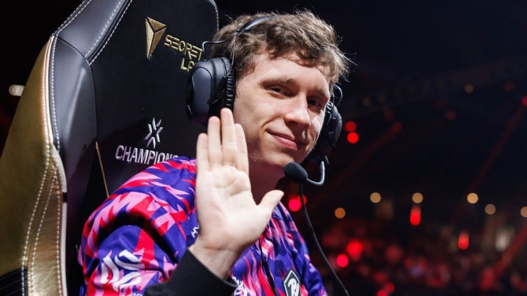 Photo of Paper Rex's VALORANT pro something. The photo was taken during a game in VALORANT Champions is waving bye to the camera.