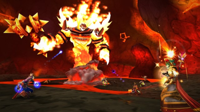 WoW Classic players fight against Ragnaros, the final raid boss of the Molten Core.