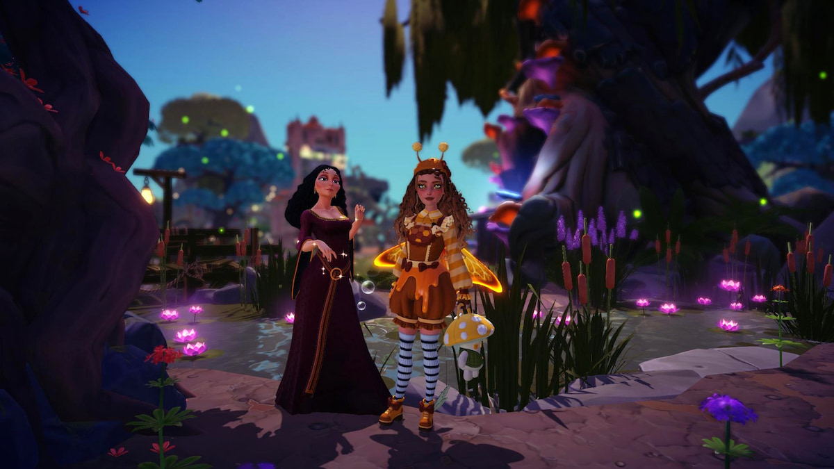 A player with brown and blonde curly hair wearing a yellow bee outfit standing by Mother Gothel in front of her willow tree home in disney dreamlight valley