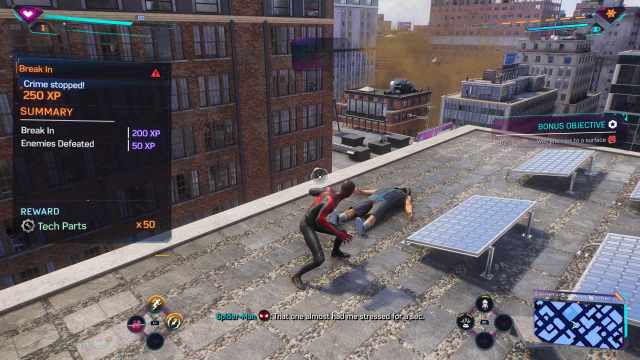 Spider Man 2 Peter parker fighting atop a bulding