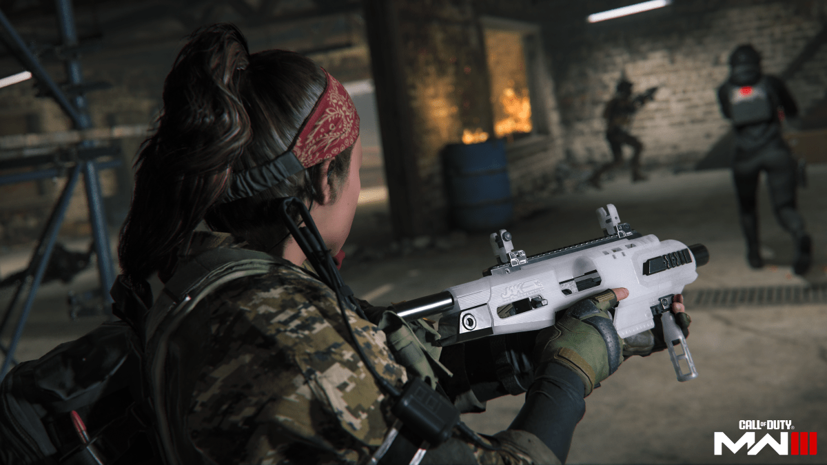 A female Call of Duty operator presses the attack against enemies in MW3.