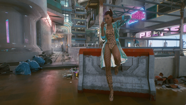 The female joytoy from Cyberpunk 2077 stands against a low wall. Screenshot by Dot Esports.