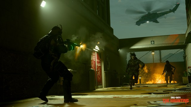 Warzone operators fighting during The Haunting event.
