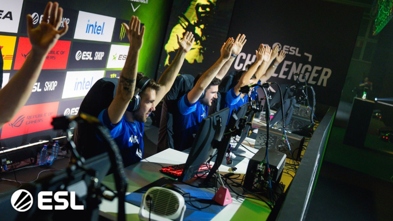 Alex Movistar Riders on Stage at ESL Challenger