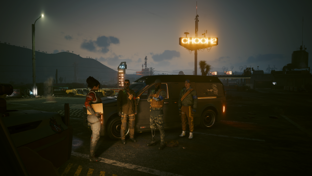 Panam speaking with three men outside of a van in a parking lot (Cyberpunk 2077).