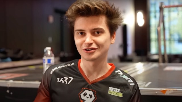 RAMZES666 interviewing at Dota 2's TI 2023 for 9Pandas' YouTube channel.