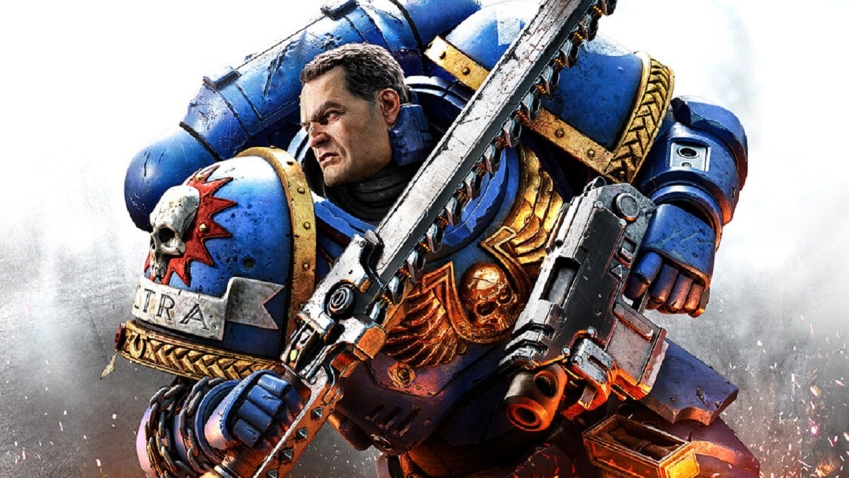 Warhammer 40K Space Marine 2 Captain Titus holding chainsaw and gun