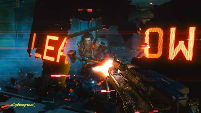 A first-person view of a rifle being fired at an enemy holding a hammer in Cyberpunk 2077.