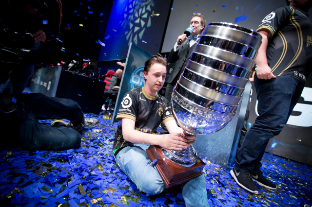 GeT_RiGhT, a player for Ninjas in Pyjamas, holds the IEM Cologne trophy.