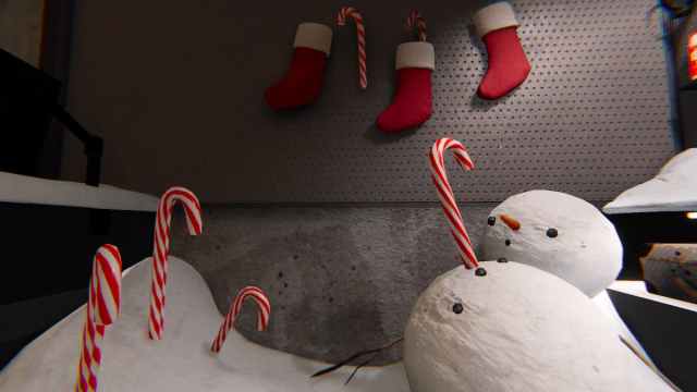 A snowman impaled by a candy cane in Phasmophobia.