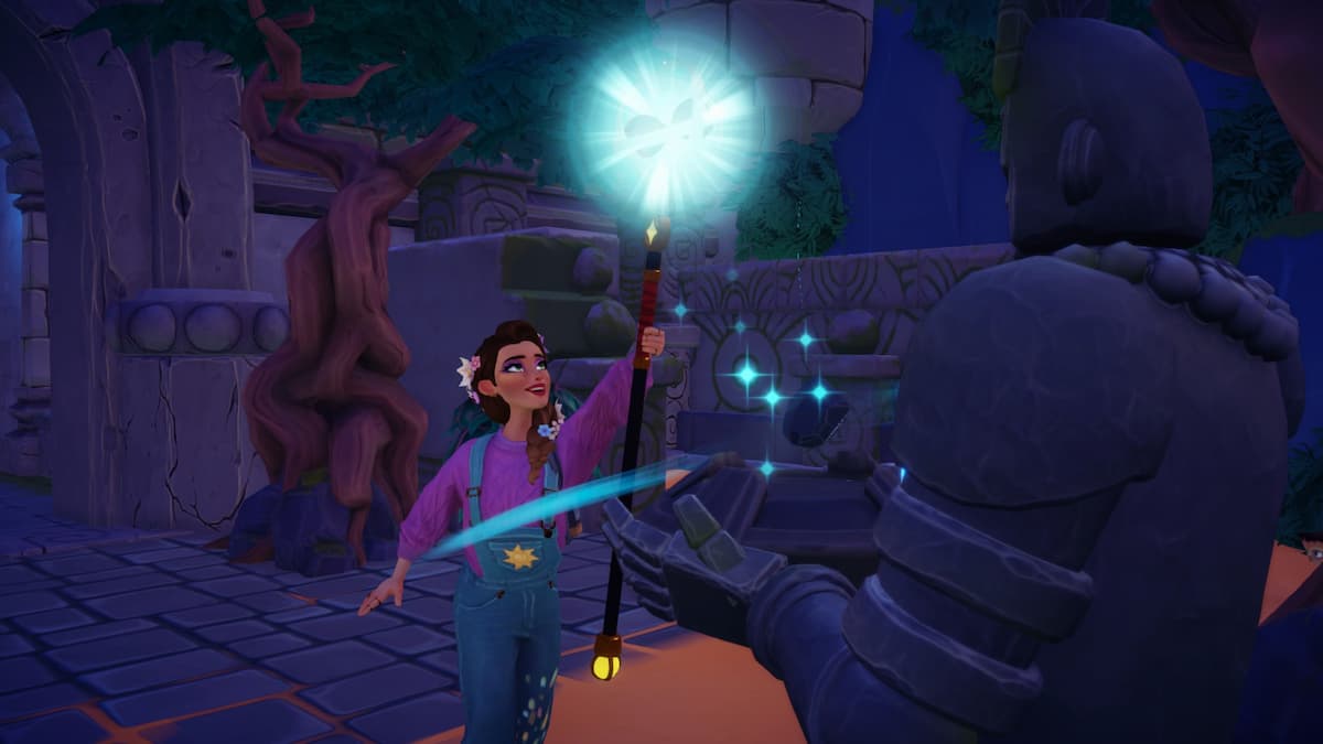 The player using a Royal Hourglass to fix a statue.
