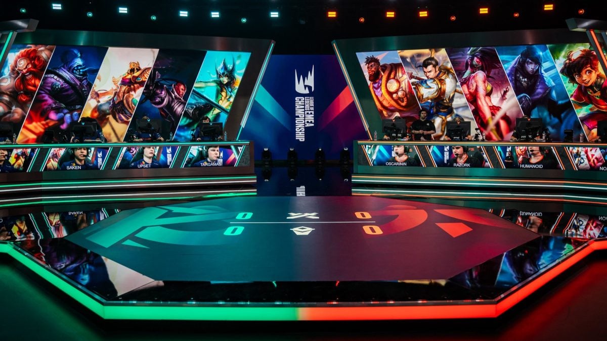 Shot of the LEC stage during Fnatic and Karmine Corp's game.