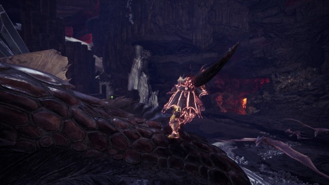 A Hunter from MHW prepares to chop off a Bazelgeuse's tail while mounting.