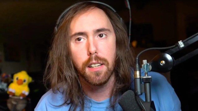 Asmongold is in his twitch room