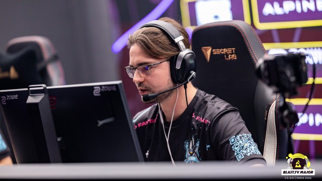 SDY competing during BLAST.tv CS:GO Paris Major playoffs.