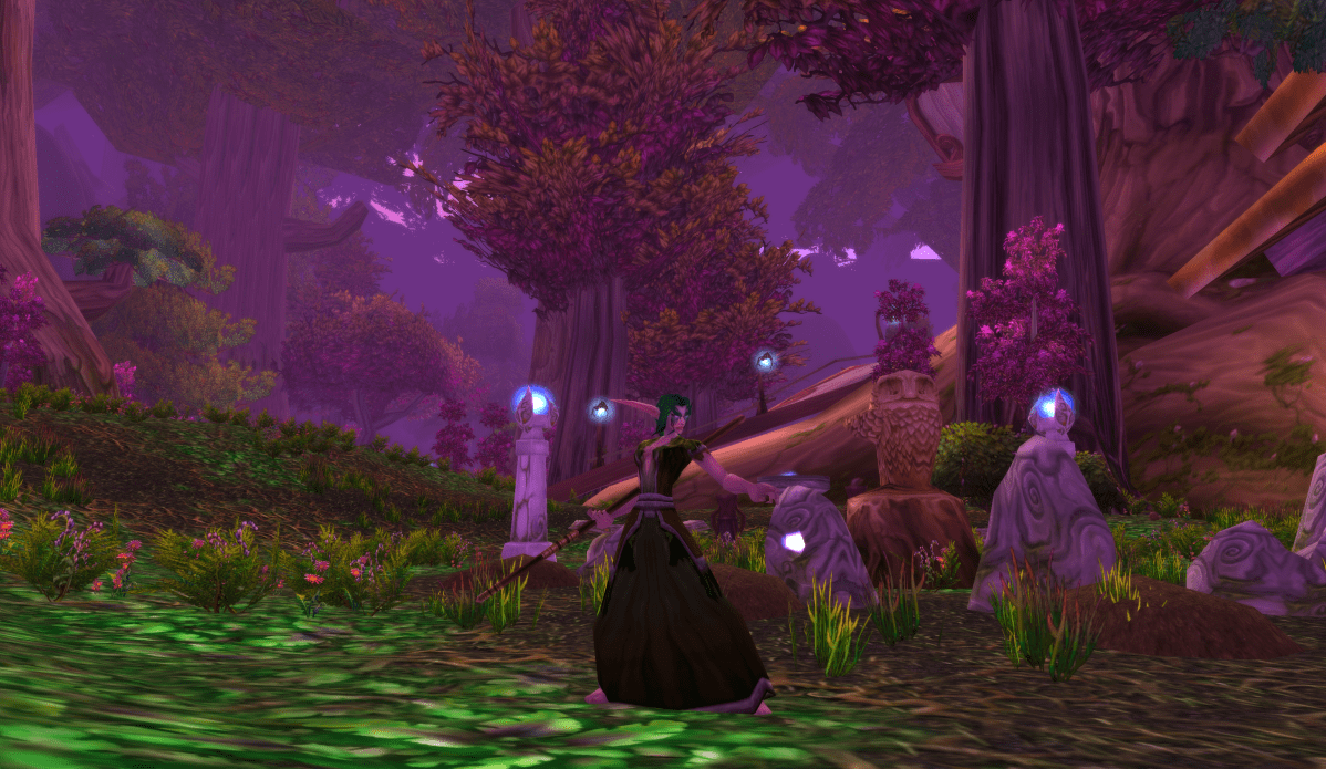 WoW Druid standing in idle weapon stance in Teldrassil auto attacking.