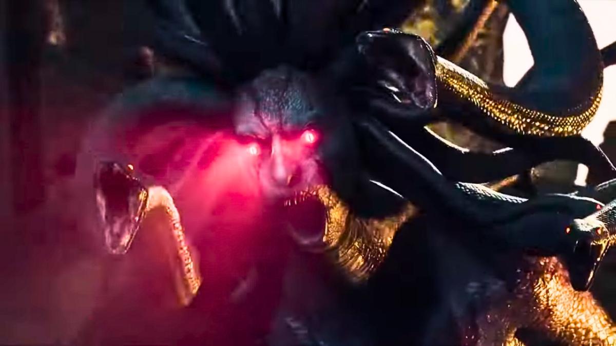 Medusa using petrify and her snake hair in Dragon’s Dogma 2