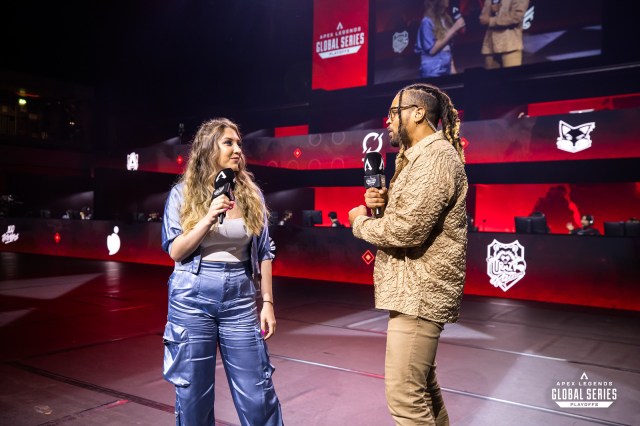 TSM Sabz speaks with a host in front of the ALGS stage.