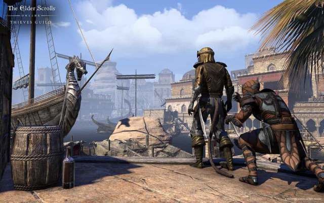 An Elder Scrolls Online player pickpocketing a guard.