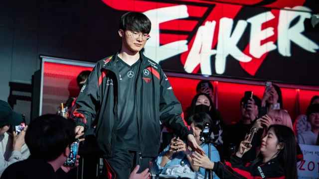 Faker walking through the crowd in the LCK.