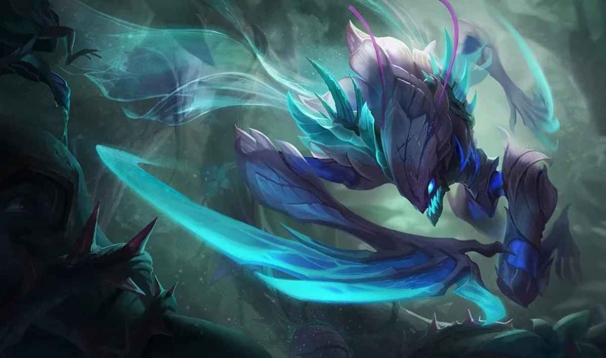 Kha'Zix chasing his prey in haunted woods.