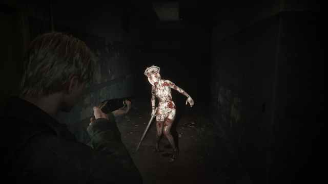 The nurse wielding a pipe in Silent Hill 2 remake.