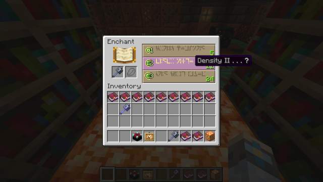 Enchanting a Mace in Minecraft.