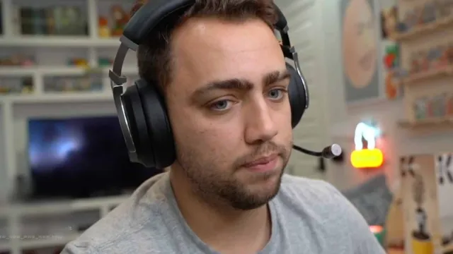Mizkif wearing his headset on a Twitch stream