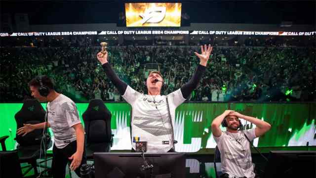 OpTic Pred celebrates victory at CoD Champs 2024.