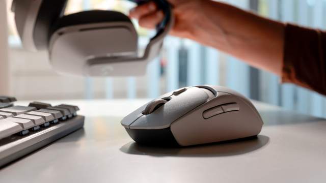 Logitech G309 wireless mouse in action