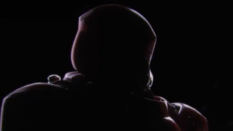 The silhouette of what seems to be a Splitgate Agent