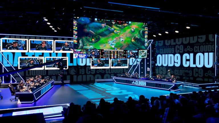 The LCS stage featuring blue lights and Summoner's Rift on the big screen.