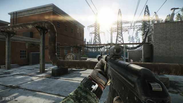 An image of the player in Escape from Tarkov aiming their gun at power lines and the sun.