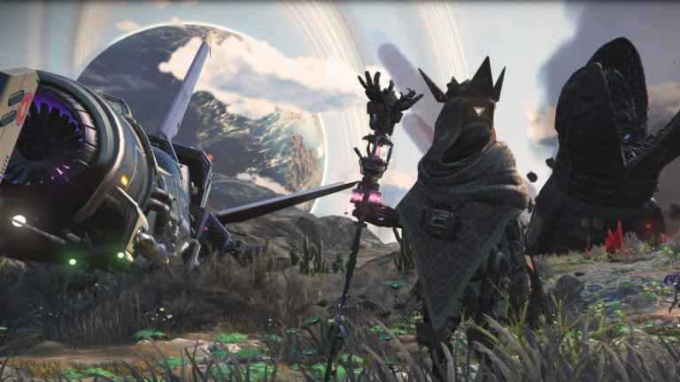 An image of an Autophage standing with a staff in No Man's Sky. This small robotic alien is part of the 'They Who Returned' questline.