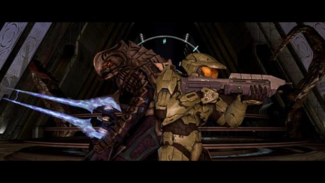 Two characters standing back to back in Halo 3 promo image