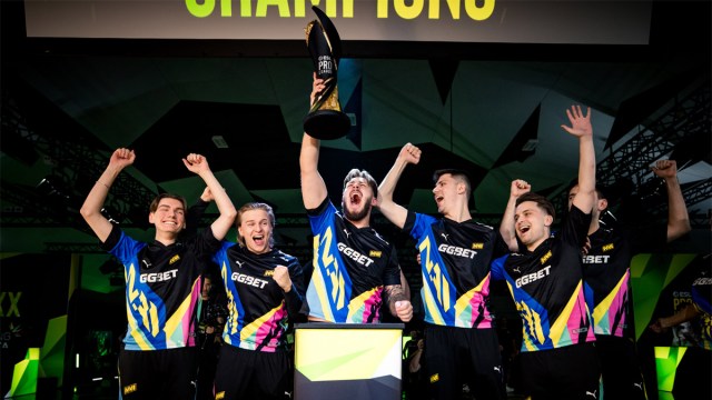 NAVI celebrate a win at ESL Pro League Season 20 with jL lifting the trophy.